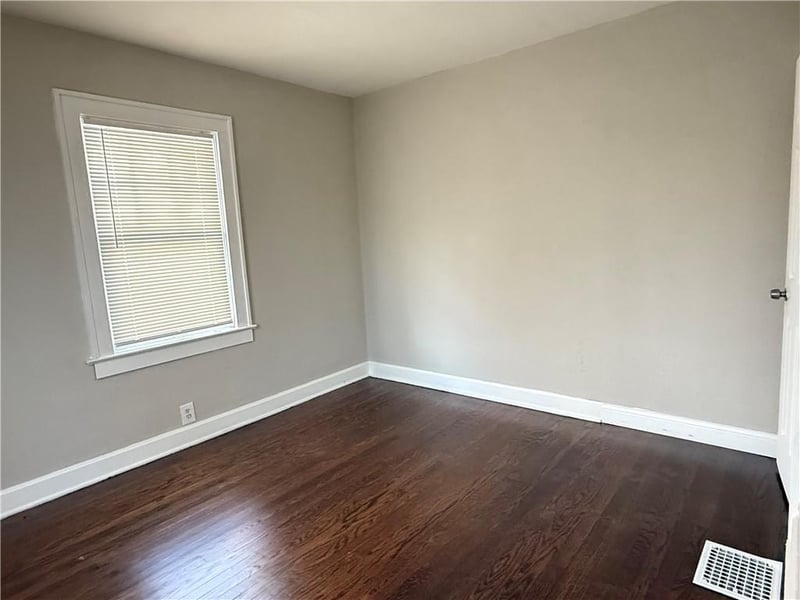 1910 E 80th St, Kansas City, MO 64132