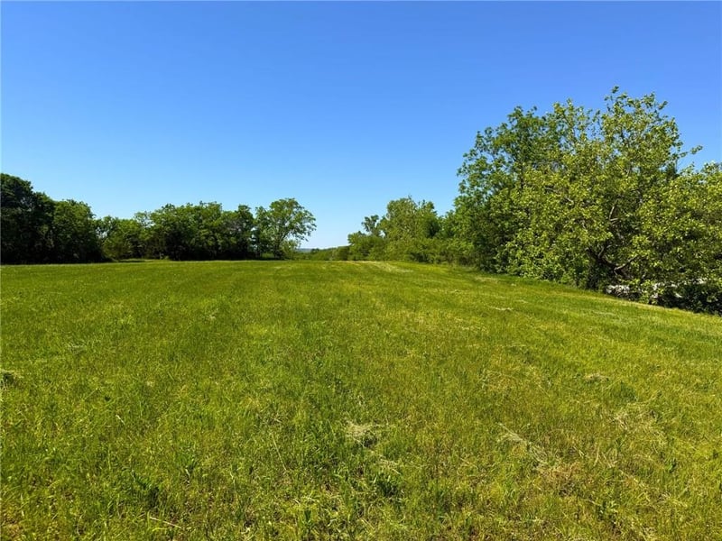 900 Stanley Rd, Tecumseh, KS 66542