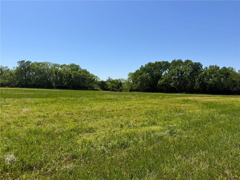 980 Stanley Rd, Tecumseh, KS 66542