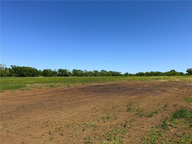 980 Stanley Rd, Tecumseh, KS 66542