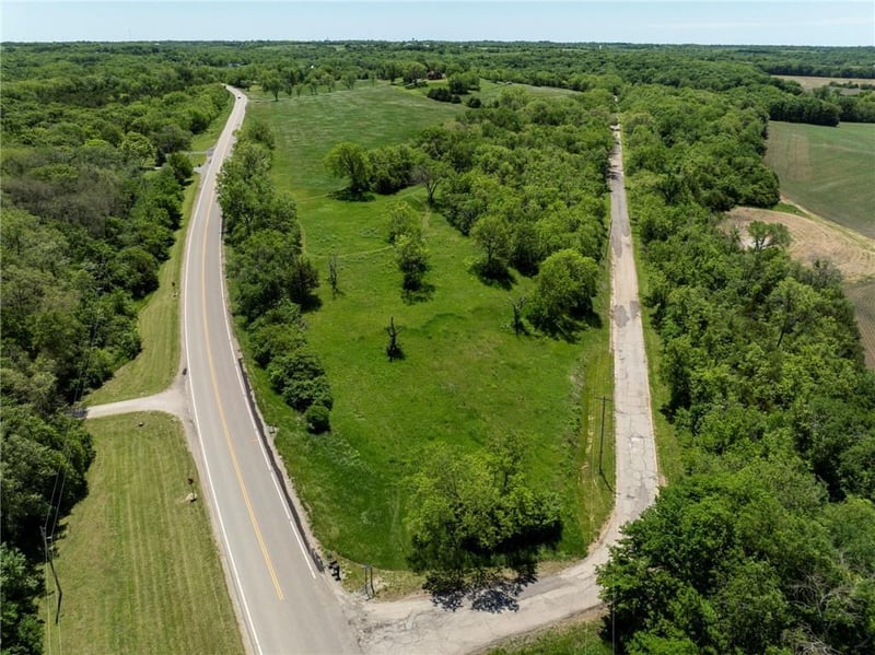 980 Stanley Rd, Tecumseh, KS 66542