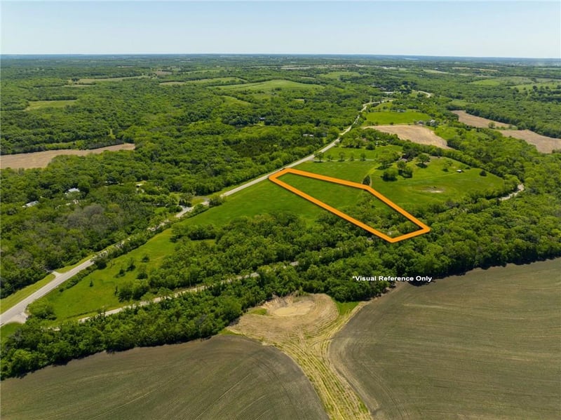 1040 Stanley Rd, Tecumseh, KS 66542