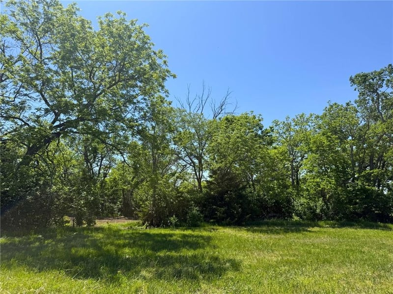 1040 Stanley Rd, Tecumseh, KS 66542