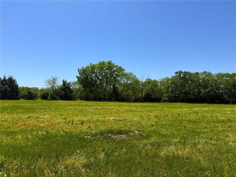 1040 Stanley Rd, Tecumseh, KS 66542