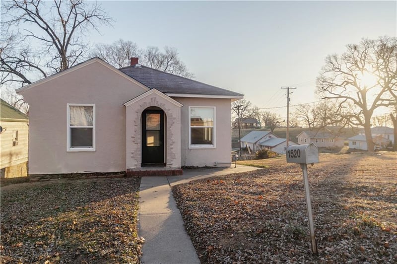 1520 7th St, Atchison, KS 66002