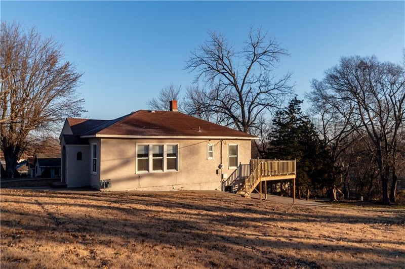 1520 7th St, Atchison, KS 66002