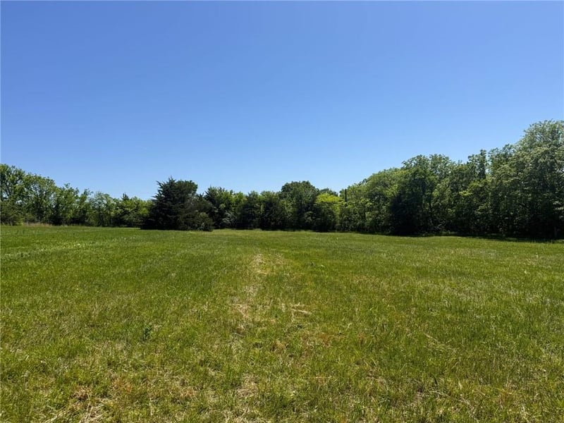 1200 SE Stanley Rd, Tecumseh, KS 66542