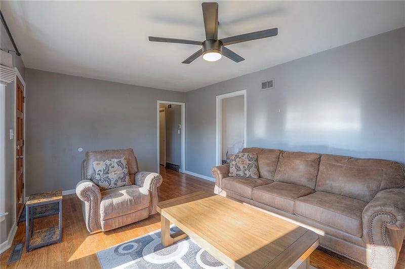 6104 136th St, Grandview, MO 64030