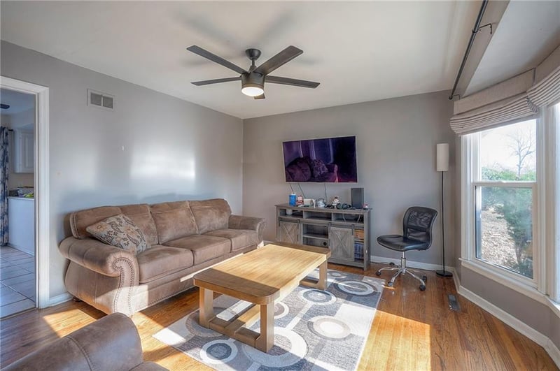 6104 136th St, Grandview, MO 64030