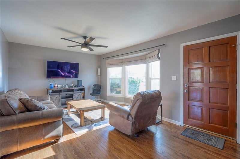 6104 136th St, Grandview, MO 64030