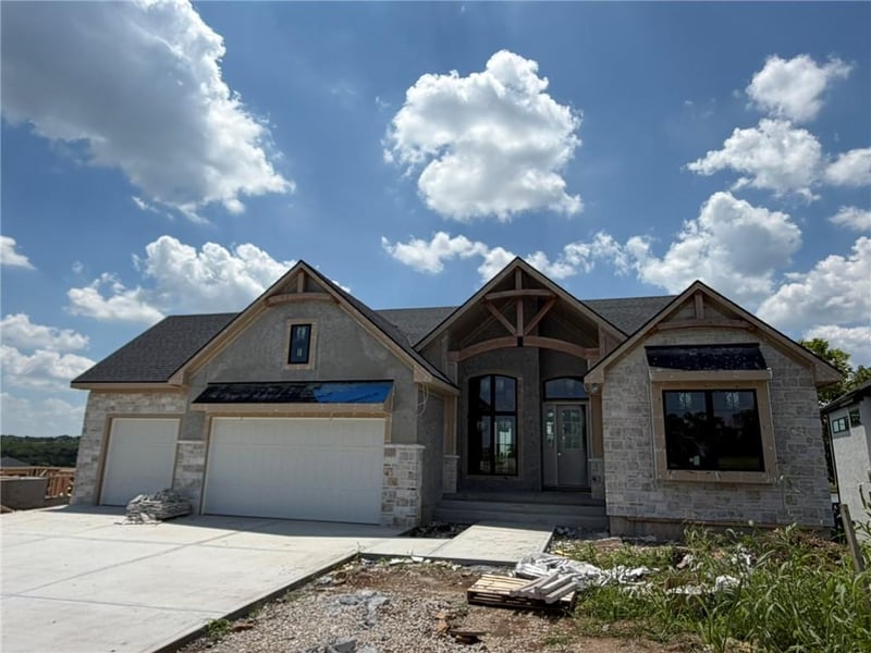 8982 Ginger St, Lenexa, KS 66227