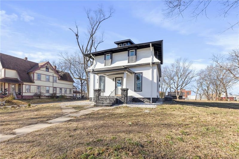 236 Ash St, Ottawa, KS 66067