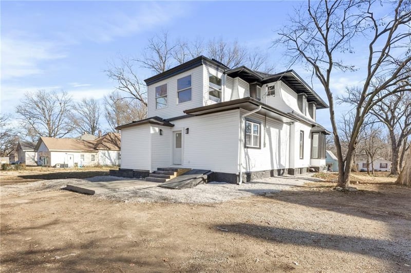236 Ash St, Ottawa, KS 66067