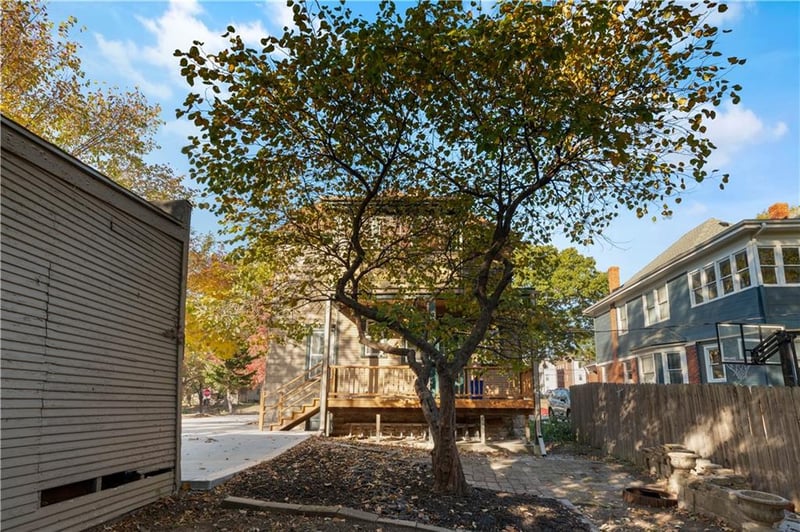 3833 Wyandotte St, Kansas City, MO 64111