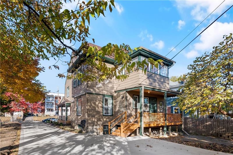 3833 Wyandotte St, Kansas City, MO 64111