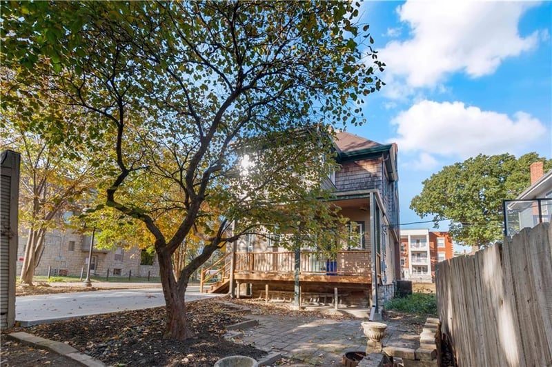 3833 Wyandotte St, Kansas City, MO 64111