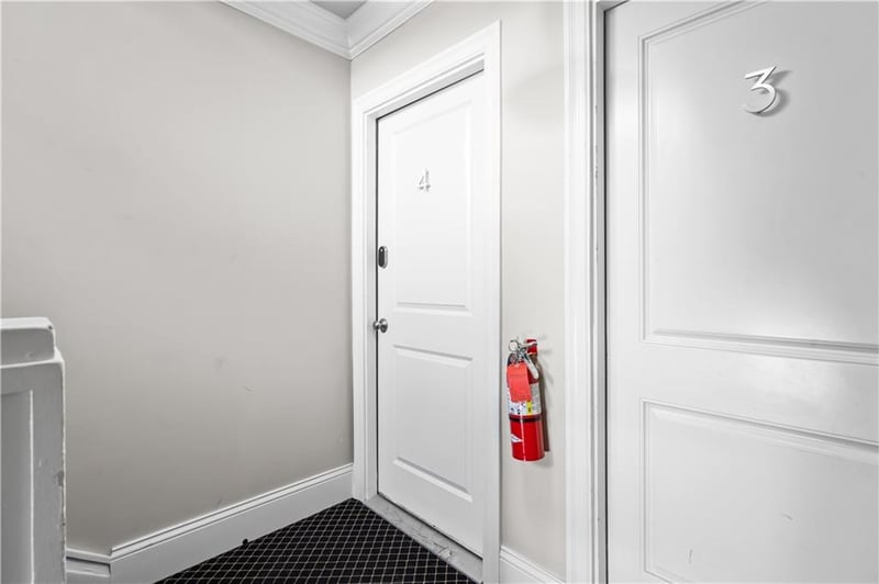 3841-5 Wyandotte St, Kansas City, MO 64111