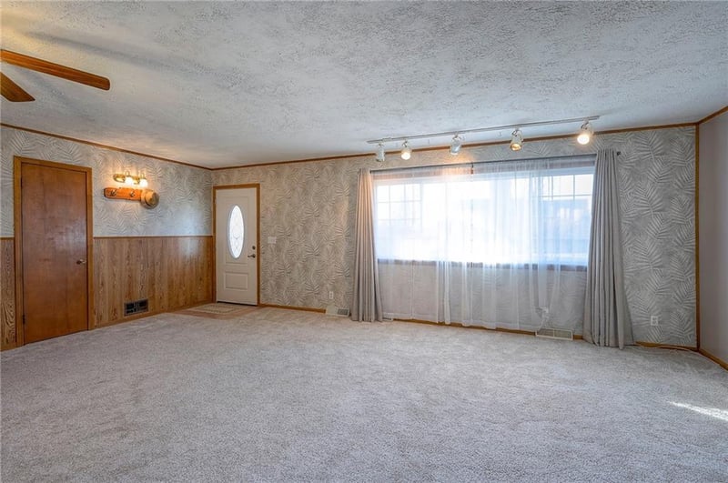 6509 Twin Oaks Dr, Kansas City, MO 64151