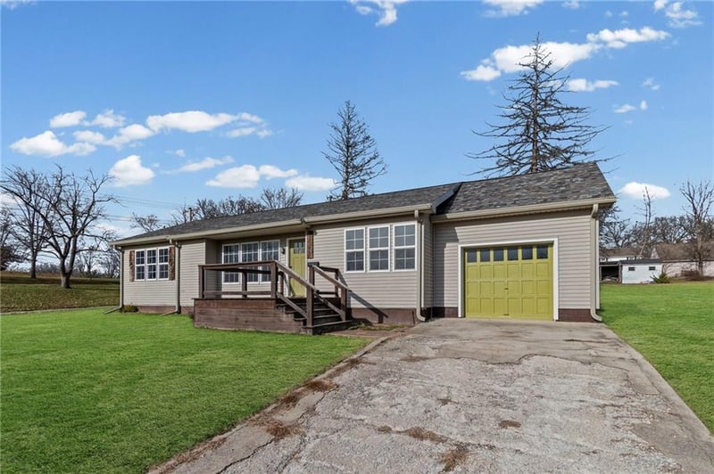 514 3rd St Ter, Carrollton, MO 64633