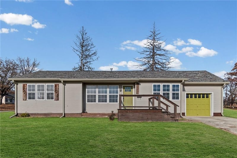 514 3rd St Ter, Carrollton, MO 64633