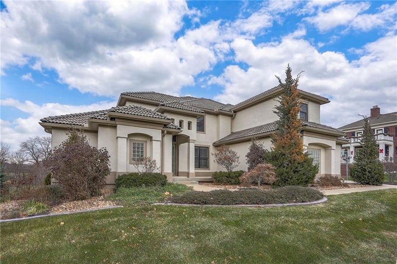 10502 N Willow Ave, Kansas City, MO 64157