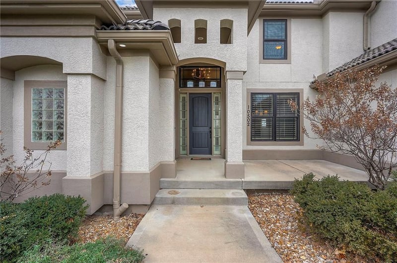 10502 N Willow Ave, Kansas City, MO 64157