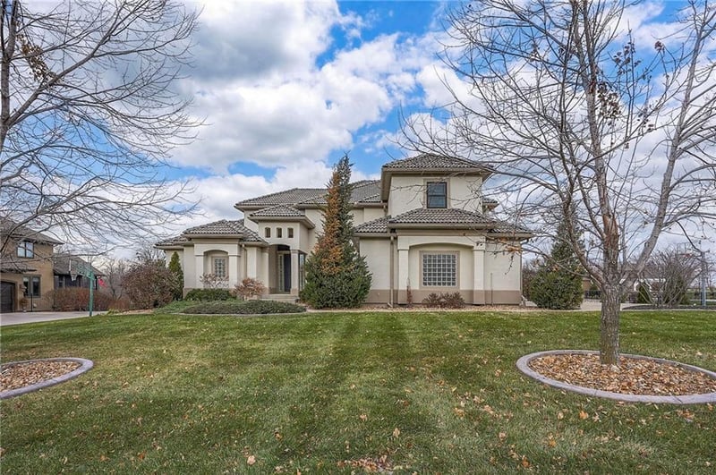10502 N Willow Ave, Kansas City, MO 64157