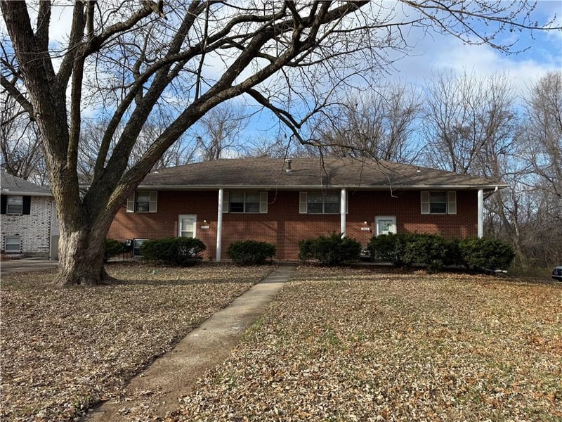 2910 River Ter, Independence, MO 64050