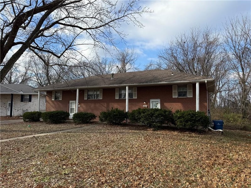 2910 River Ter, Independence, MO 64050