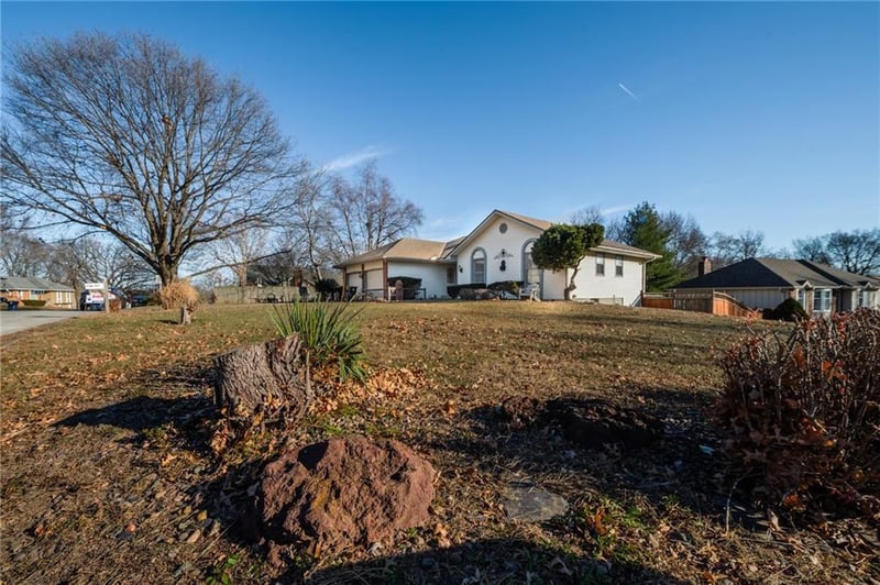 7801 Garfield Ave, Kansas City, MO 64118