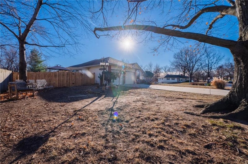 7801 Garfield Ave, Kansas City, MO 64118