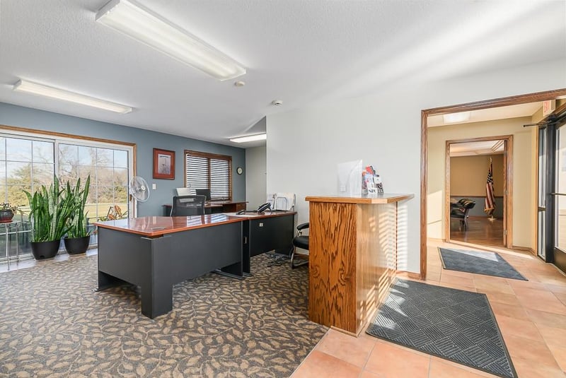 9340 Parallel Pw, Kansas City, KS 66112