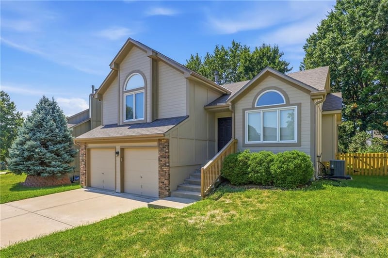 12336 S Albervan St, Olathe, KS 66062