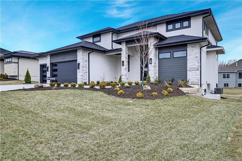 15364 161st Ter, Olathe, KS 66062