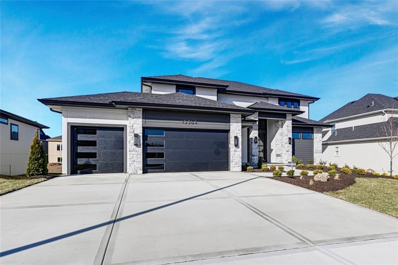 15364 161st Ter, Olathe, KS 66062