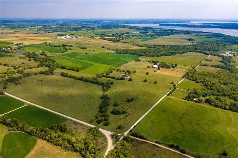 1230 100 Rd, Berryton, KS 66409