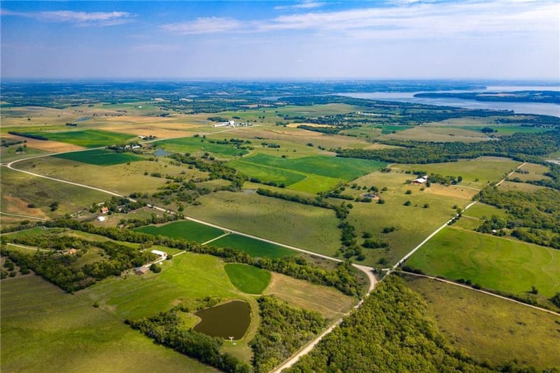 1230 100 Rd, Berryton, KS 66409