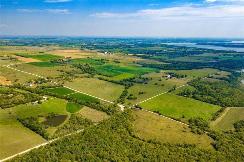 1230 100 Rd, Berryton, KS 66409
