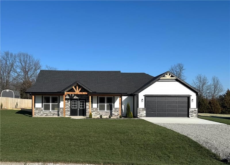 327 51 Rd, Warrensburg, MO 64093