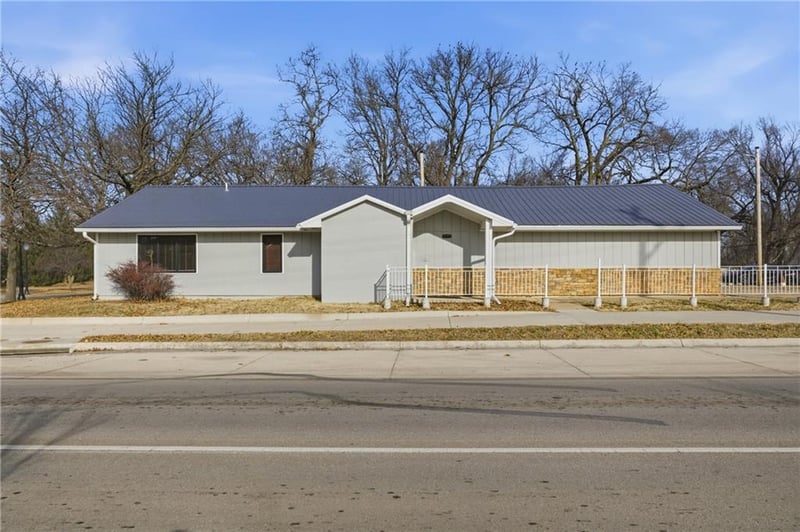1196 Washburn Ave, Topeka, KS 66604