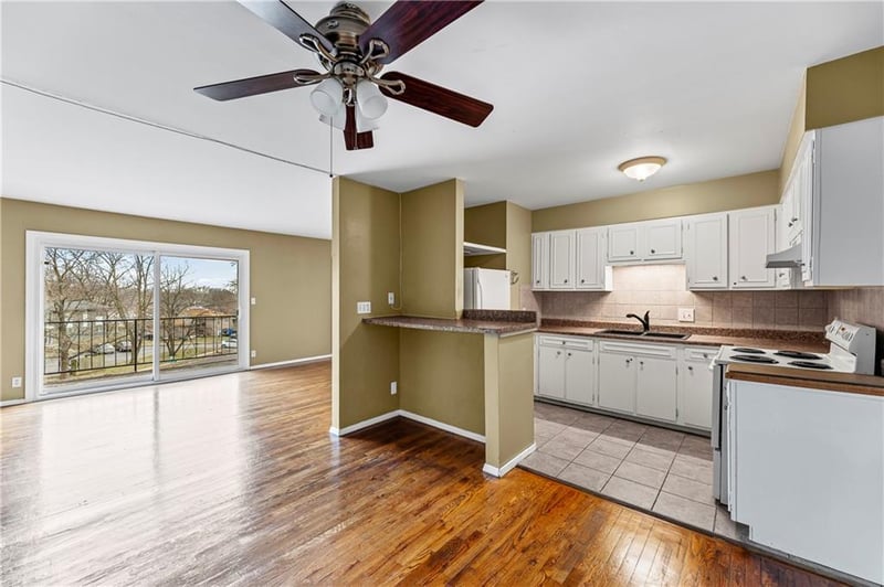 8221 Santa Fe Dr #8, Overland Park, KS 66204