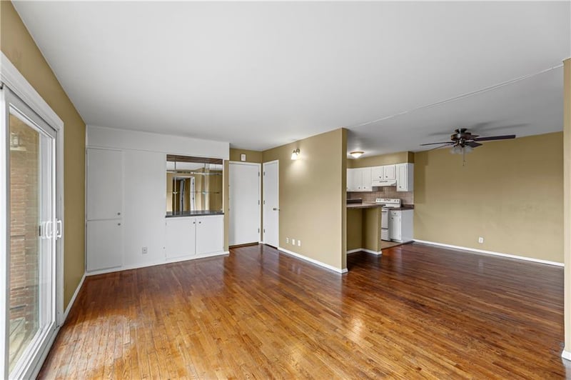 8221 Santa Fe Dr #8, Overland Park, KS 66204
