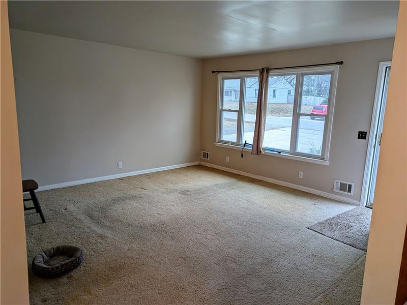 2512 Queen Ridge Dr, Independence, MO 64055