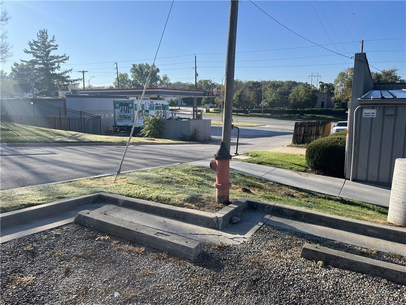 6406 87th St, Kansas City, MO 64138