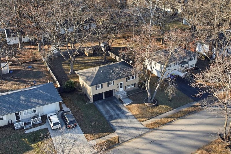 400 Sharon Dr, Lee's Summit, MO 64063