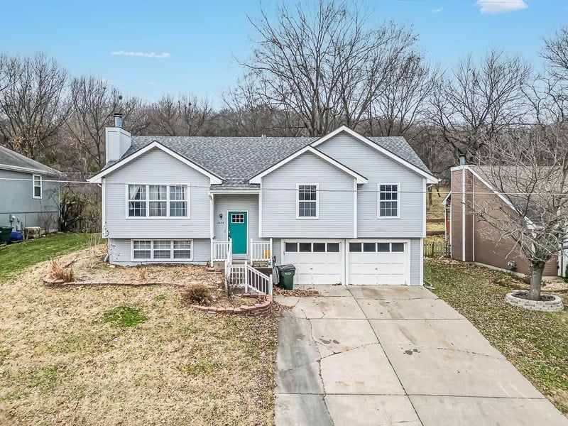 2204 19th Ter, Leavenworth, KS 66048
