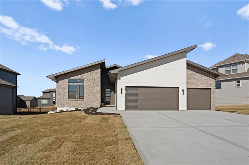 2606 Farm Field Rd, Lee's Summit, MO 64082