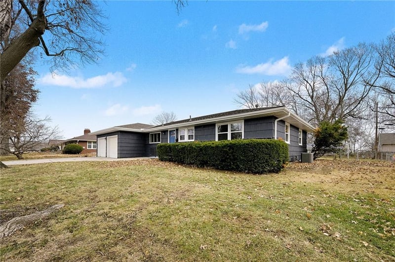 1933 N 83rd Ter, Kansas City, KS 66112
