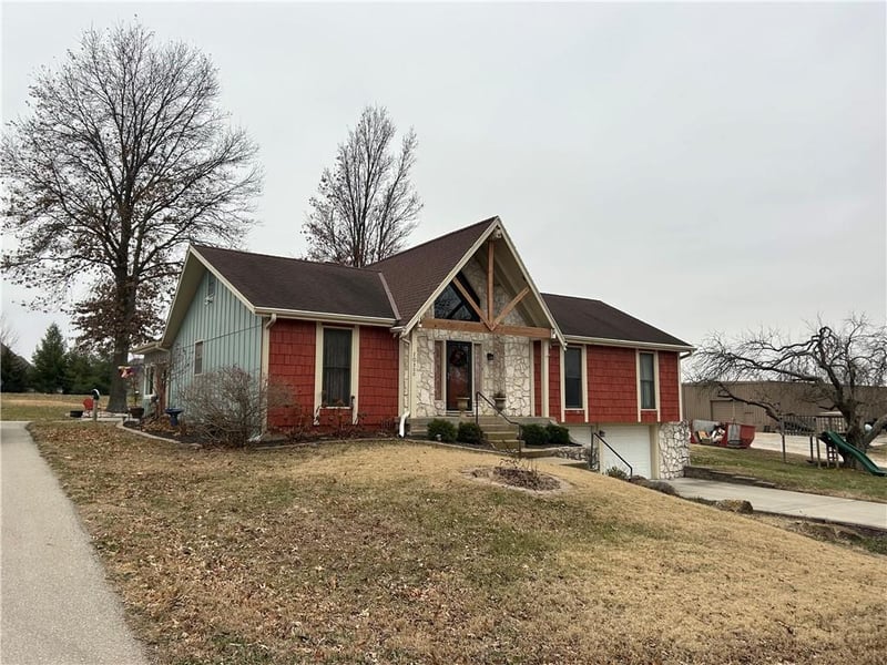 10500 167th St, Overland Park, KS 66221