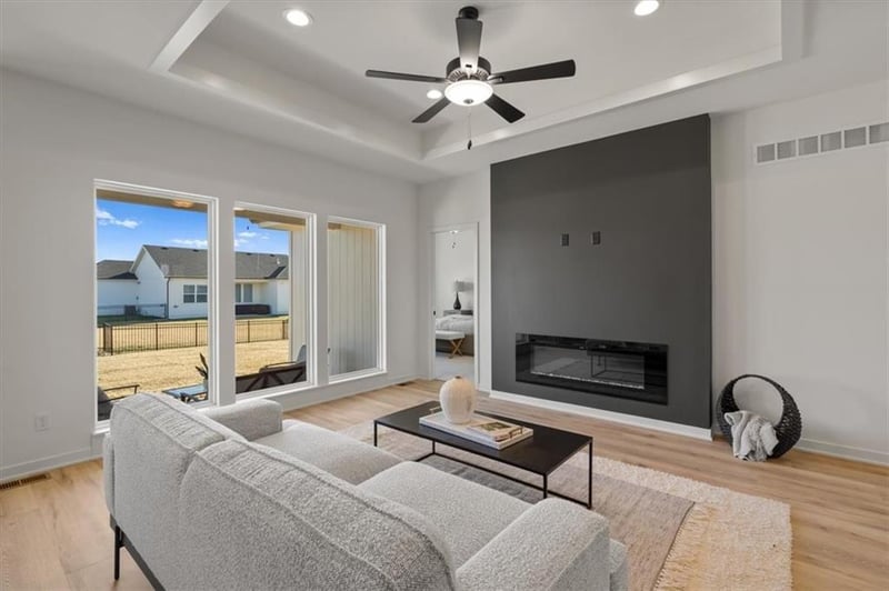 2607 Firefly Ln, Lee's Summit, MO 64082